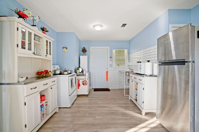 3068 Sunnyvale Street, Dallas, TX 75216