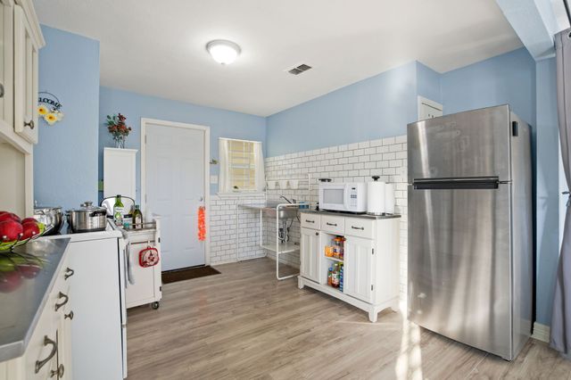 3068 Sunnyvale Street, Dallas, TX 75216