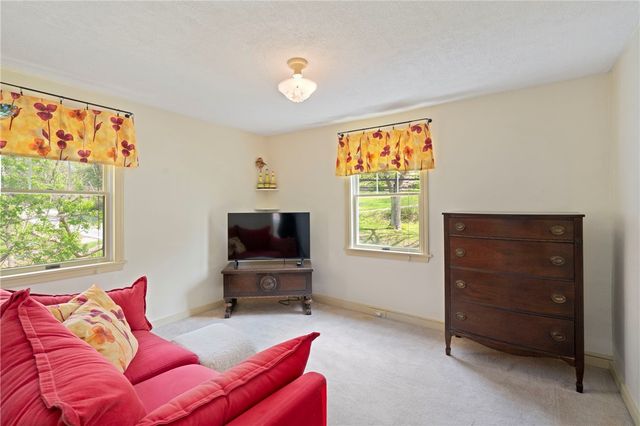 569 Dorseyville Rd, O'hara, PA 15238