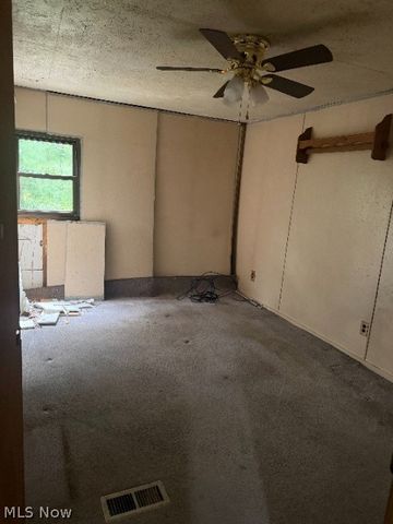 900 Dugan Road, Belpre, OH 45714