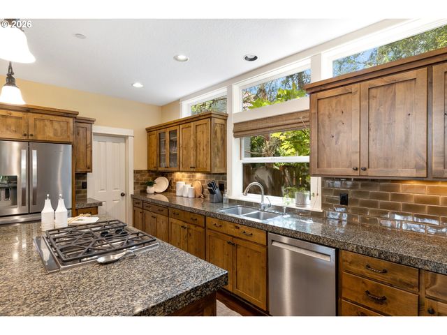 14599 FOSBERG Rd, Lake Oswego, OR 97035