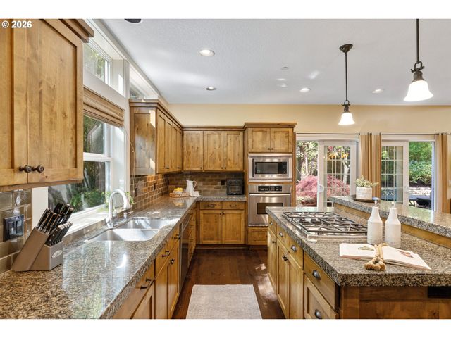 14599 FOSBERG Rd, Lake Oswego, OR 97035