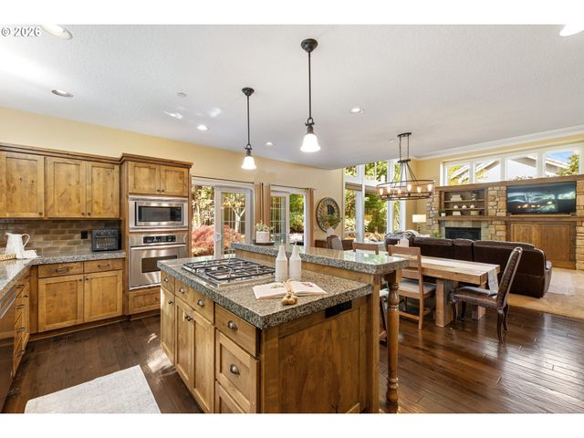 14599 FOSBERG Rd, Lake Oswego, OR 97035
