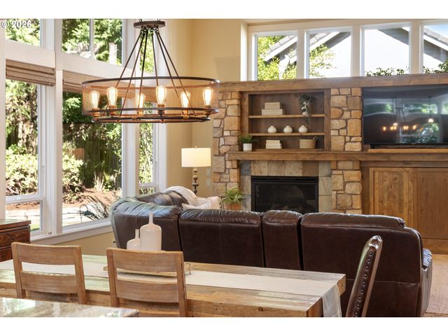 14599 FOSBERG Rd, Lake Oswego, OR 97035