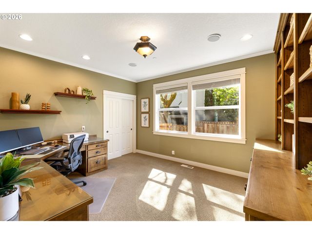 14599 FOSBERG Rd, Lake Oswego, OR 97035
