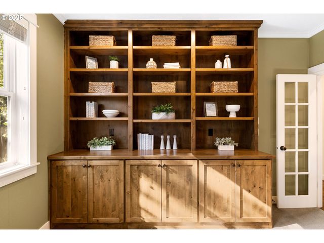 14599 FOSBERG Rd, Lake Oswego, OR 97035