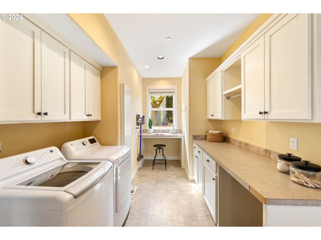 14599 FOSBERG Rd, Lake Oswego, OR 97035