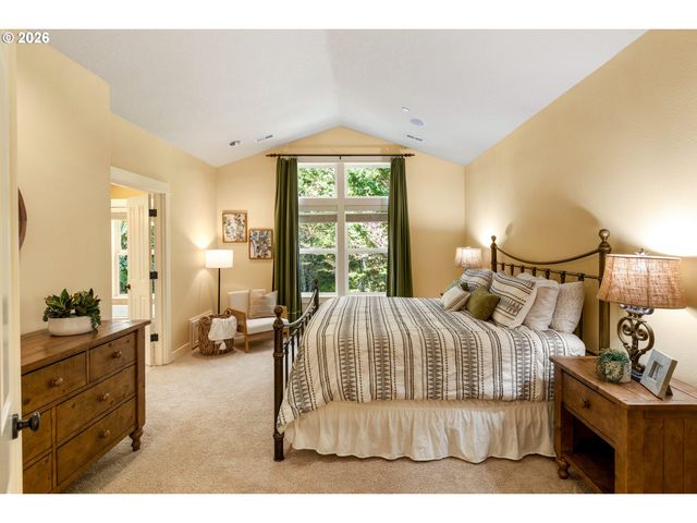 14599 FOSBERG Rd, Lake Oswego, OR 97035