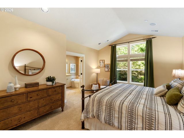 14599 FOSBERG Rd, Lake Oswego, OR 97035