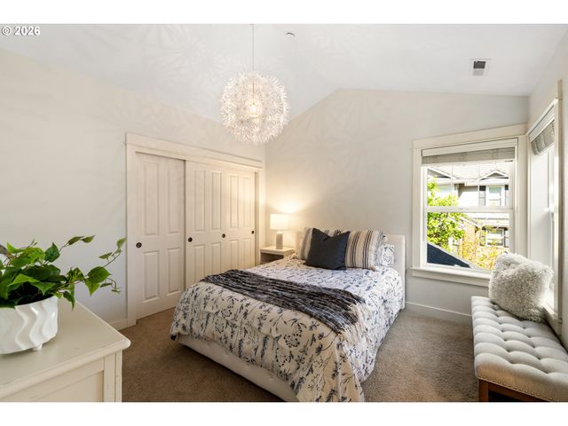 14599 FOSBERG Rd, Lake Oswego, OR 97035