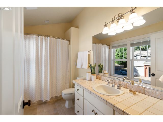 14599 FOSBERG Rd, Lake Oswego, OR 97035