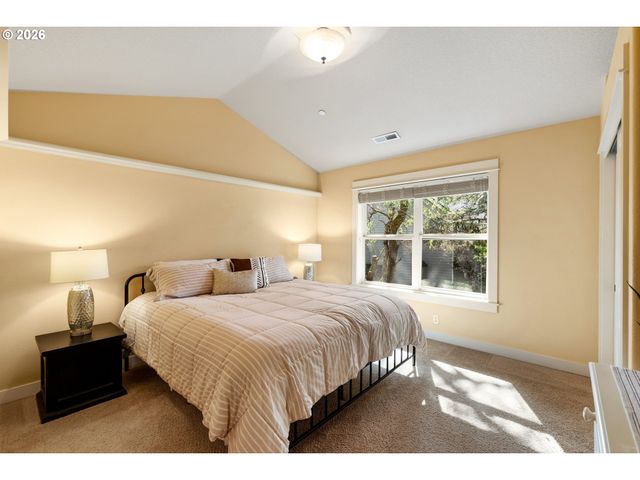 14599 FOSBERG Rd, Lake Oswego, OR 97035