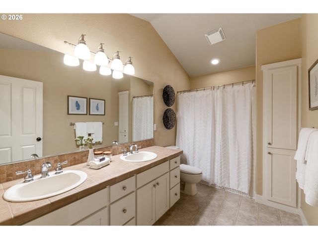 14599 FOSBERG Rd, Lake Oswego, OR 97035