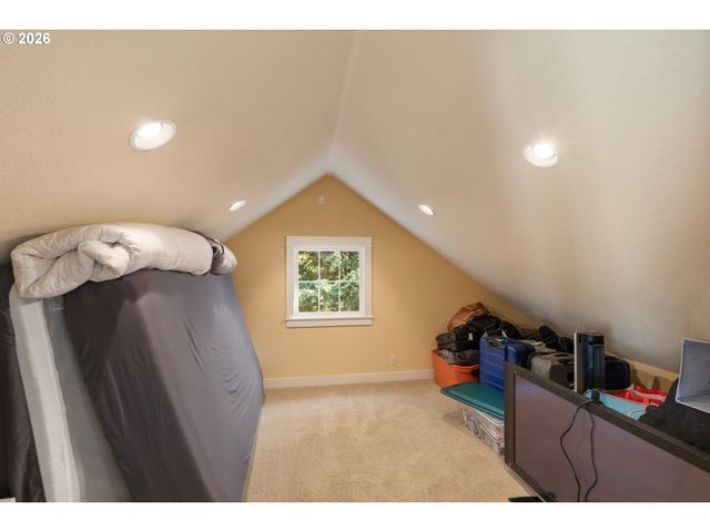 14599 FOSBERG Rd, Lake Oswego, OR 97035