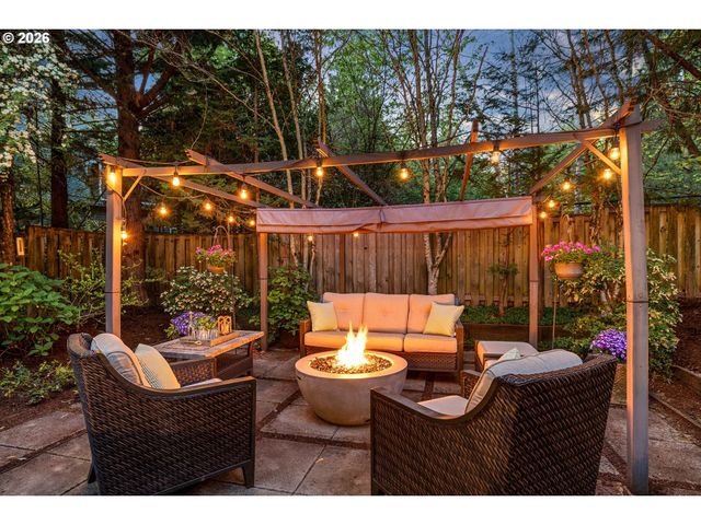 14599 FOSBERG Rd, Lake Oswego, OR 97035