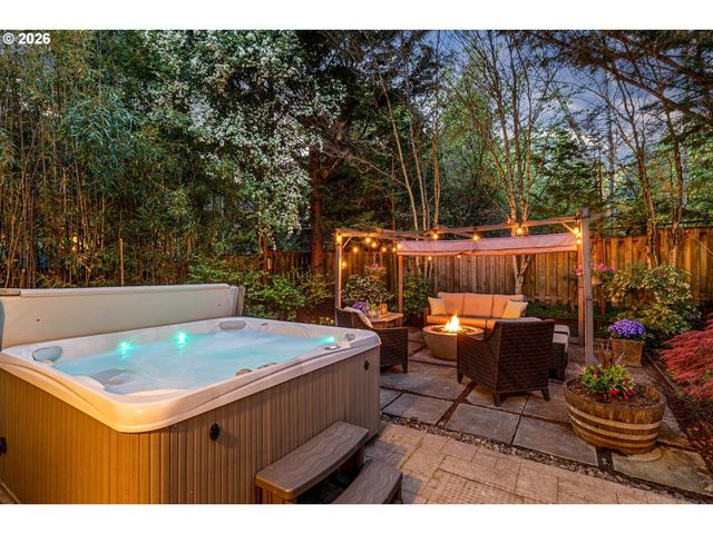 14599 FOSBERG Rd, Lake Oswego, OR 97035