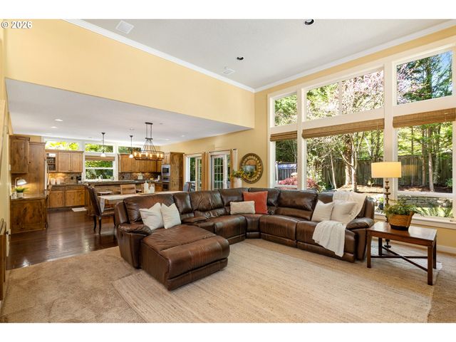 14599 FOSBERG Rd, Lake Oswego, OR 97035