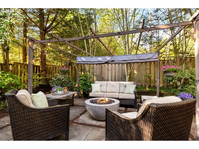 14599 FOSBERG Rd, Lake Oswego, OR 97035