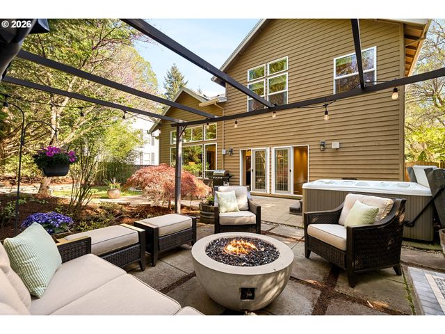 14599 FOSBERG Rd, Lake Oswego, OR 97035