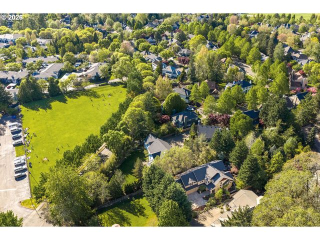 14599 FOSBERG Rd, Lake Oswego, OR 97035