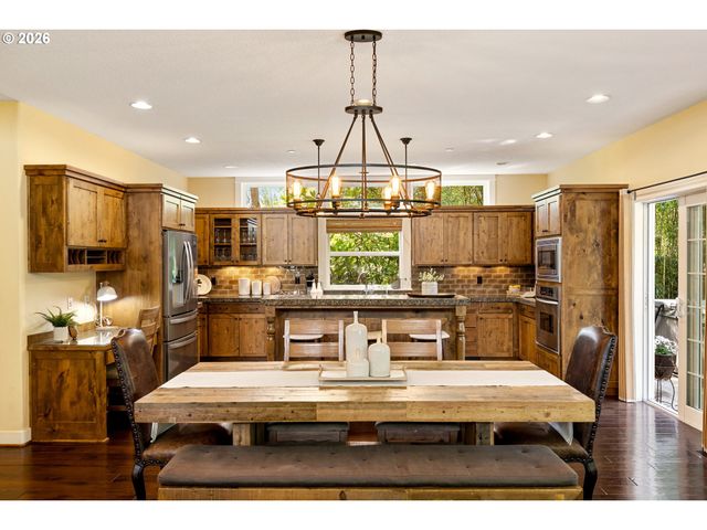 14599 FOSBERG Rd, Lake Oswego, OR 97035