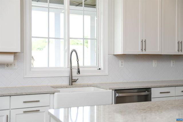2483 FERNDOWN LN, Keswick, VA 22947