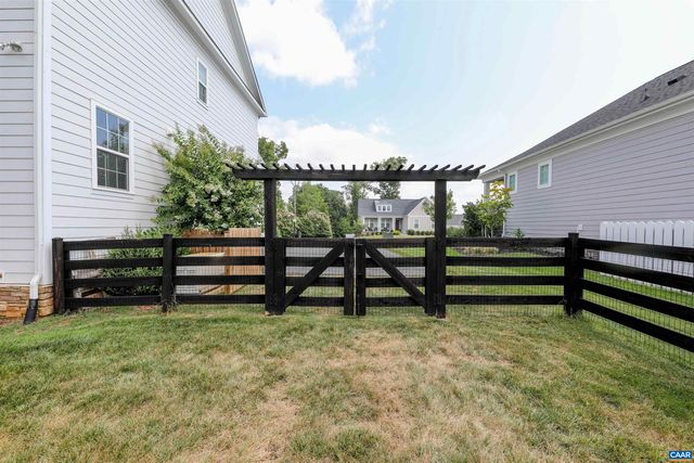2483 FERNDOWN LN, Keswick, VA 22947