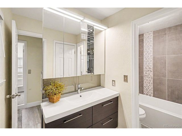 8376 S Upham Way B-105, Littleton, CO 80128