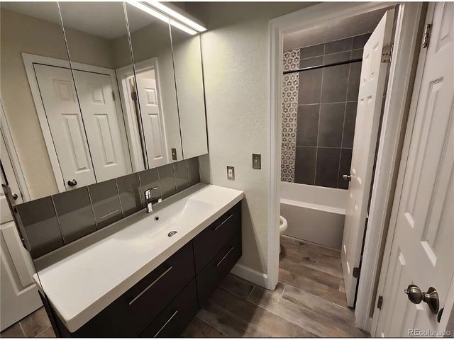 8376 S Upham Way B-105, Littleton, CO 80128