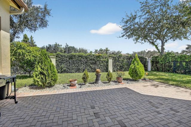 8541 NW 38th Street, Cooper City, FL 33024