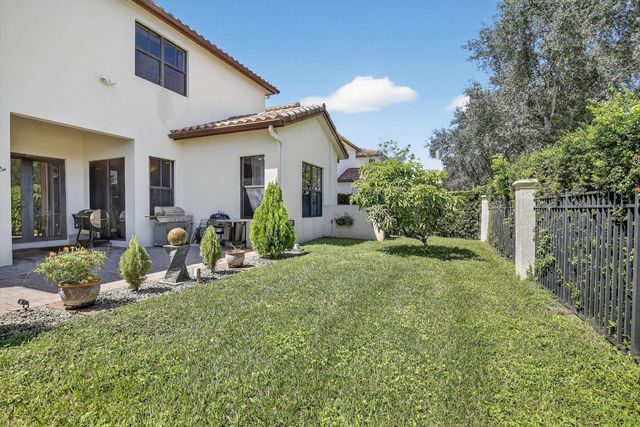 8541 NW 38th Street, Cooper City, FL 33024