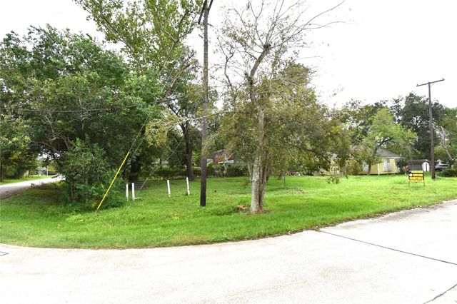 2722 47th Street, Dickinson, TX 77539