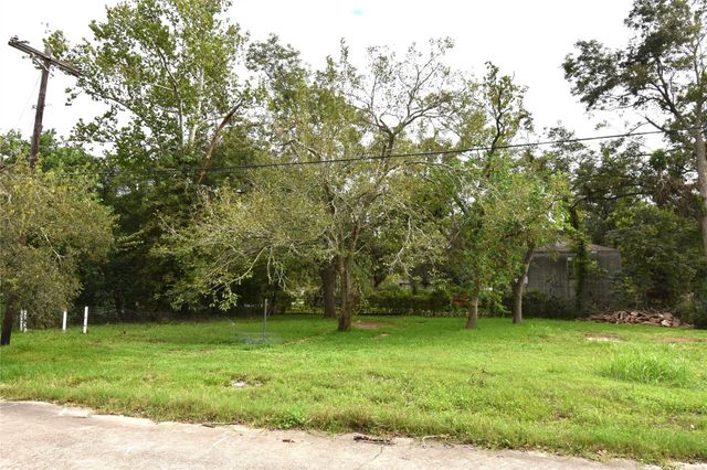 2722 47th Street, Dickinson, TX 77539