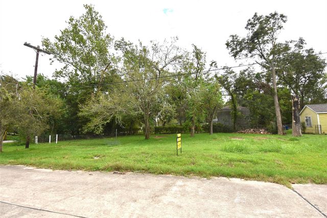2722 47th Street, Dickinson, TX 77539