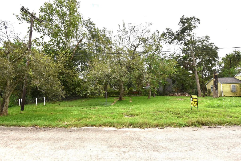 2722 47th Street, Dickinson, TX 77539