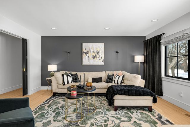524 Mississippi River Boulevard S, Saint Paul, MN 55116