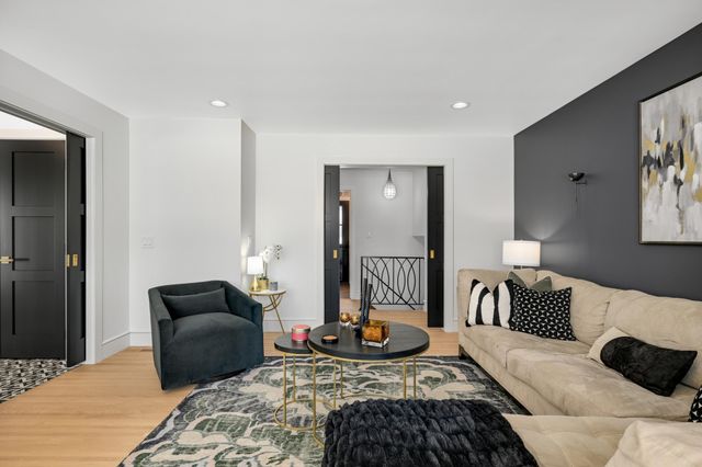 524 Mississippi River Boulevard S, Saint Paul, MN 55116