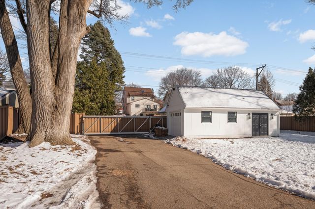 524 Mississippi River Boulevard S, Saint Paul, MN 55116