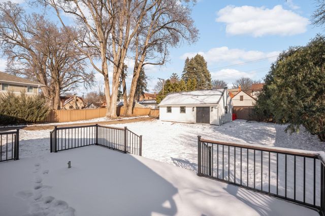 524 Mississippi River Boulevard S, Saint Paul, MN 55116