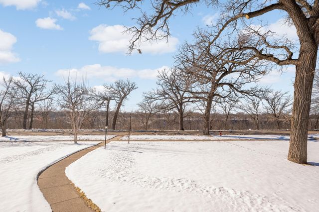 524 Mississippi River Boulevard S, Saint Paul, MN 55116