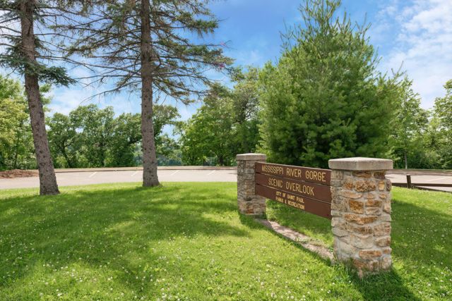 524 Mississippi River Boulevard S, Saint Paul, MN 55116