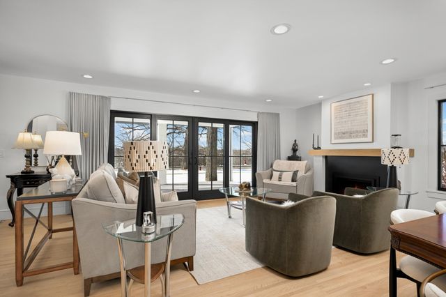 524 Mississippi River Boulevard S, Saint Paul, MN 55116