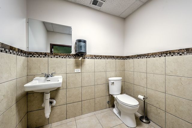 5331 N Lincoln Avenue, Chicago, IL 60625