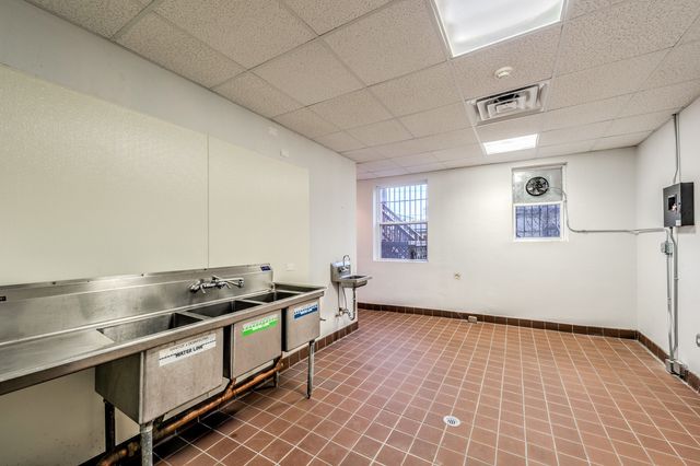 5331 N Lincoln Avenue, Chicago, IL 60625