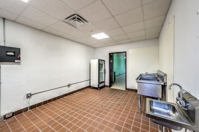 5331 N Lincoln Avenue, Chicago, IL 60625