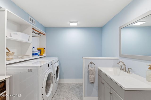 101 SE 23rd Street, Oak Island, NC 28465