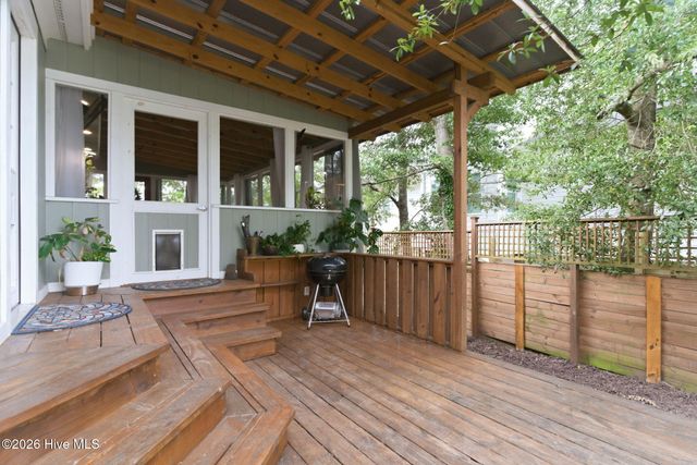 101 SE 23rd Street, Oak Island, NC 28465