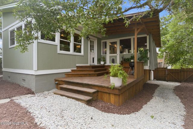 101 SE 23rd Street, Oak Island, NC 28465