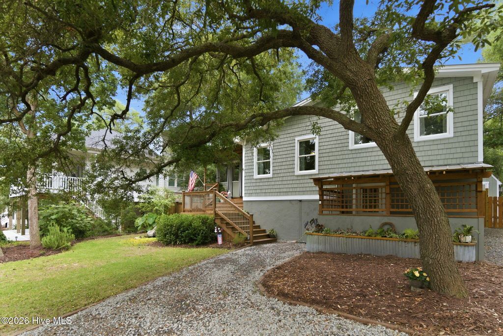 101 SE 23rd Street, Oak Island, NC 28465