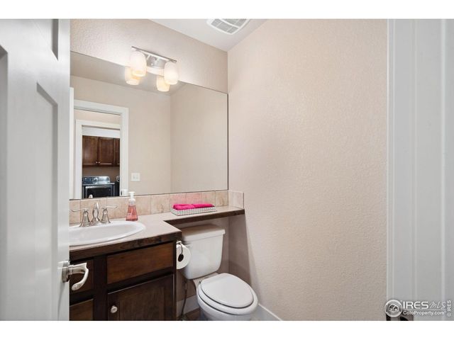 8101 River Run Dr, Greeley, CO 80634